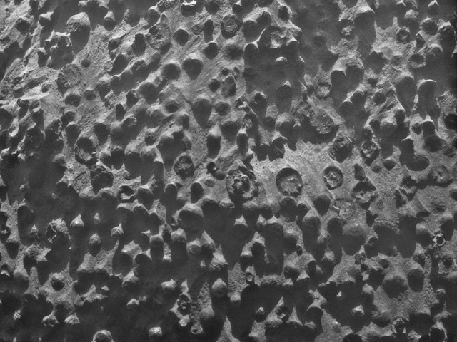 De mystérieuses petites sphères sur Mars intriguent les scientifiques.