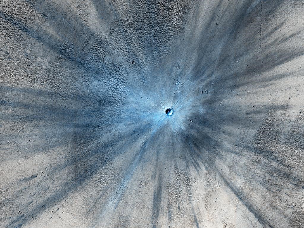 Éclaboussures d’un récent cratère d’impact martien