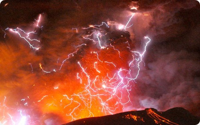 En vidéos : éruption du mont Shinmoe, Japon.
