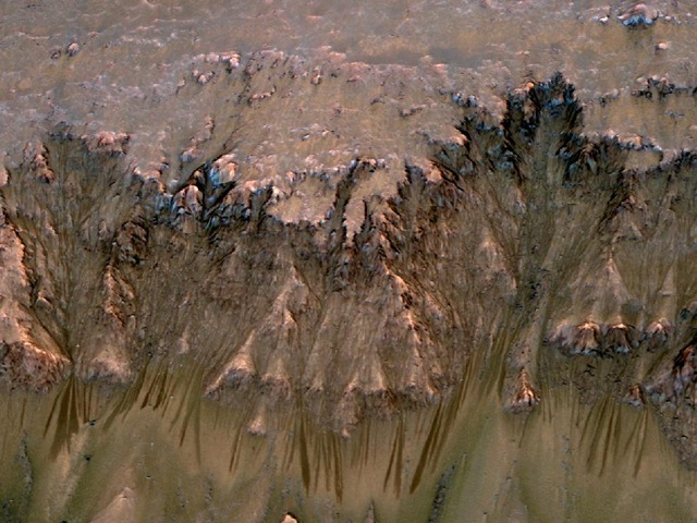 Précédemment : des scientifiques confirment la présence d’eau liquide sur la surface de Mars.