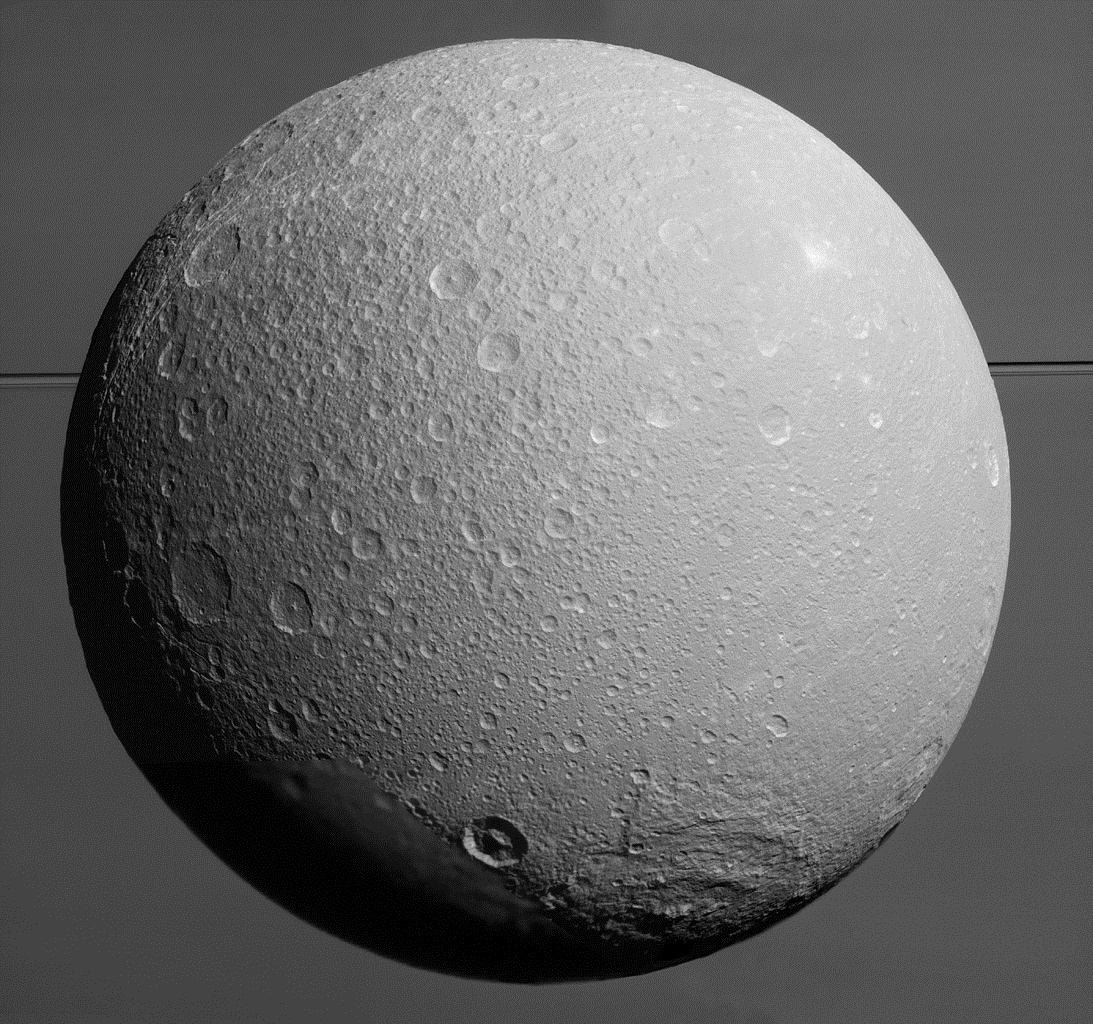 Toutes les images de la lune de Saturne Dioné visitée pour la toute dernière fois par la sonde Cassini
