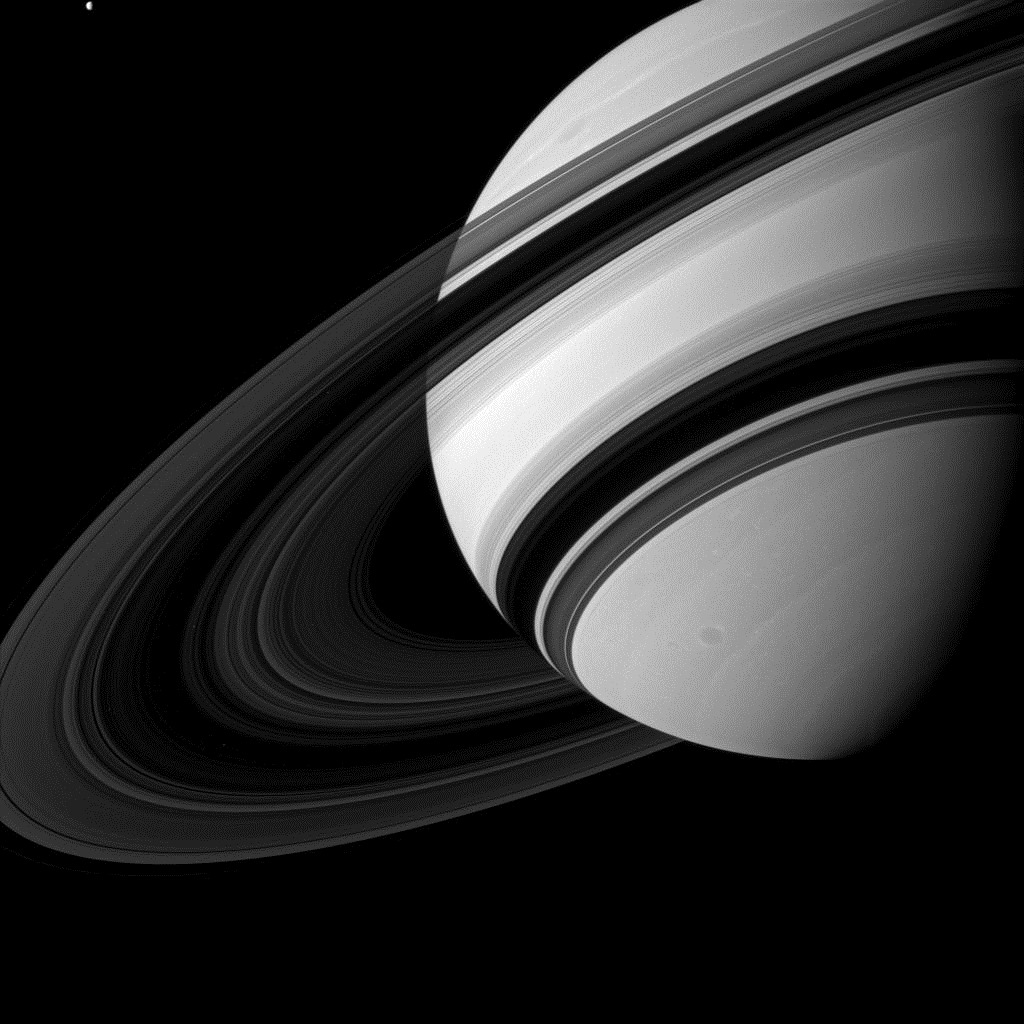 Quand l’anneau B de Saturne se fait plus gros qu’il n’y parait