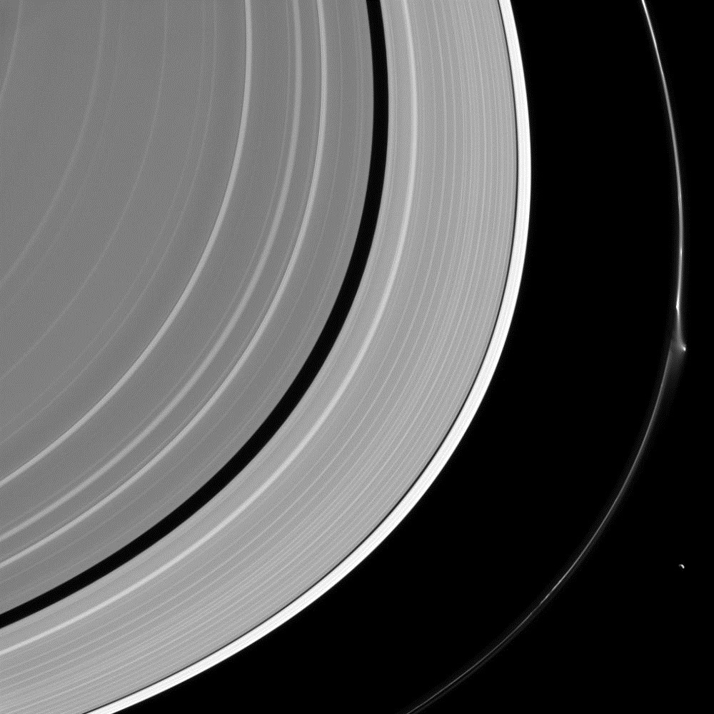 Quelque chose a déformé l’anneau F de Saturne