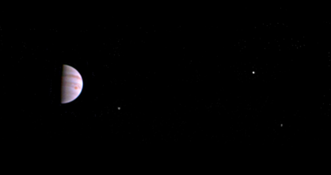 La première carte postale de Juno pour son entrée dans l’orbite de Jupiter