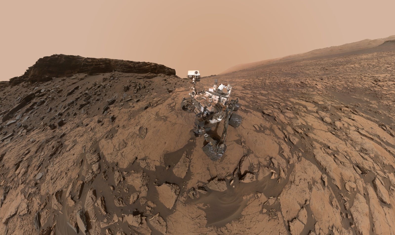 Curiosity : les petites craquelures d’une ancienne boue desséchée révèlent une nouvelle fois de la présence passée d’eau sur Mars