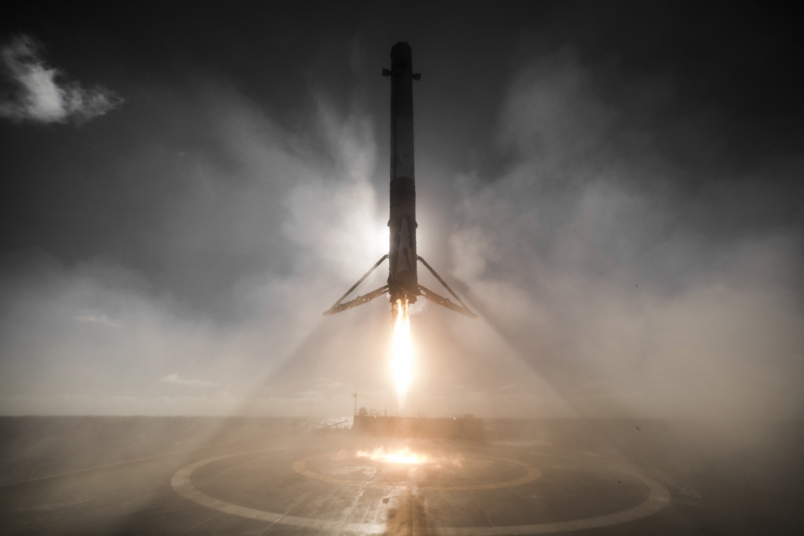 Ouf… La dernière fusée de SpaceX n’a pas explosé et a une nouvelle fois gracieusement atterri (Vidéo)