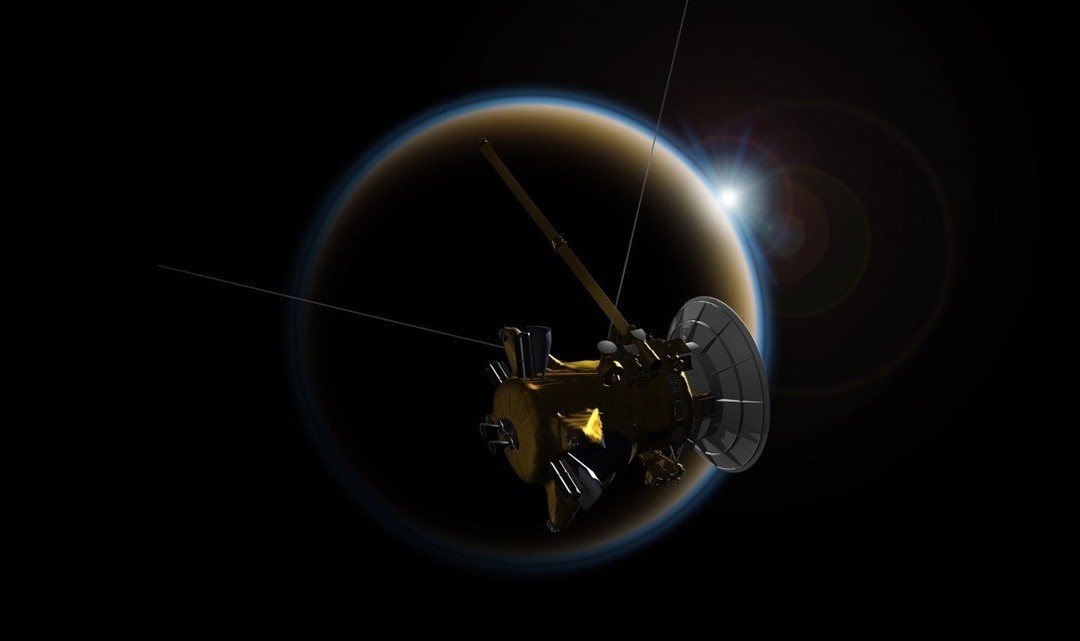 Cassini s’est une dernière fois servi de la lune Titan pour réaliser sa rentrée kamikaze dans l’atmosphère de Saturne (dernières images et planning)
