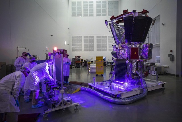Image : la sonde spatiale qui voudrait “toucher le Soleil” examinée sous une étrange lumière violette