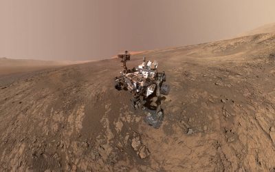 Le Curiosity profite de la hauteur pour admirer le chemin parcouru sur Mars et prendre un selfie