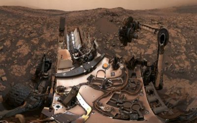 L’astromobile Curiosity s’est prise en photo après être tombée sur deux roches trop dures à percer