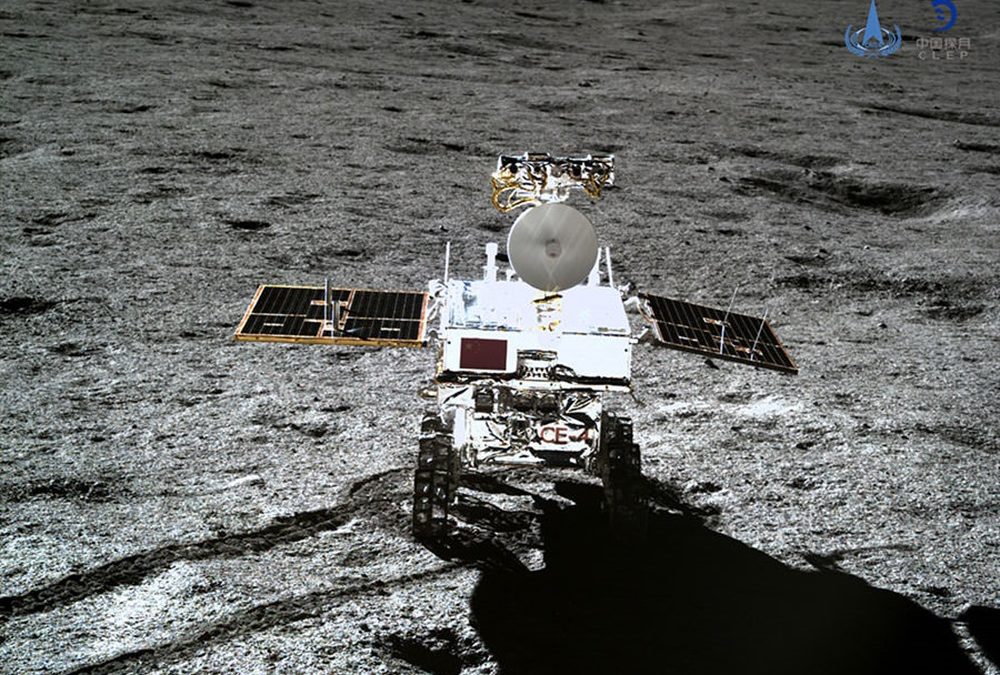 Les vidéos et les dernières images de l’atterrissage de la sonde Chang’e 4 et des premiers tour de roue de l’astromobile Yutu 2 sur la face cachée de la Lune