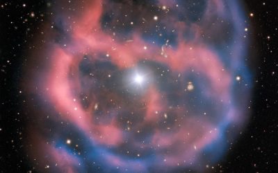 Une nébuleuse planétaire avec une étoile mourante en son centre