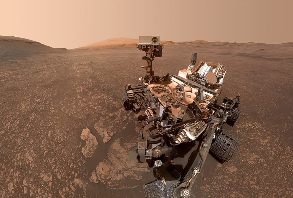 Le Curiosity trouve de l’argile (prouvant une nouvelle fois du passé aqueux de Mars) et filme le mouvement des nuages martiens
