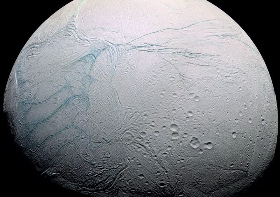 Les “rayures de tigre” de la lune de Saturne, Encelade, sont liées à ses spectaculaires geysers