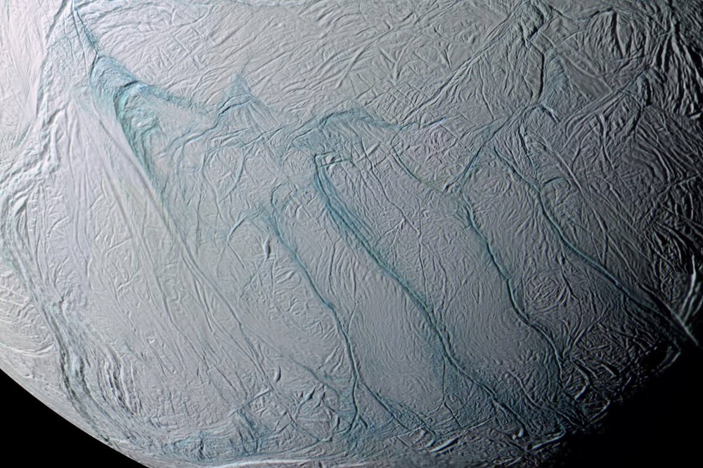 Sur les origines des mystérieuses rayures de tigre de la lune de Saturne, Encelade