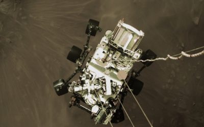 Perseverance : d’incroyables photos de la nouvelle astromobile martienne de la NASA suspendue sous sa "grue du ciel" avant de toucher la surface de Mars