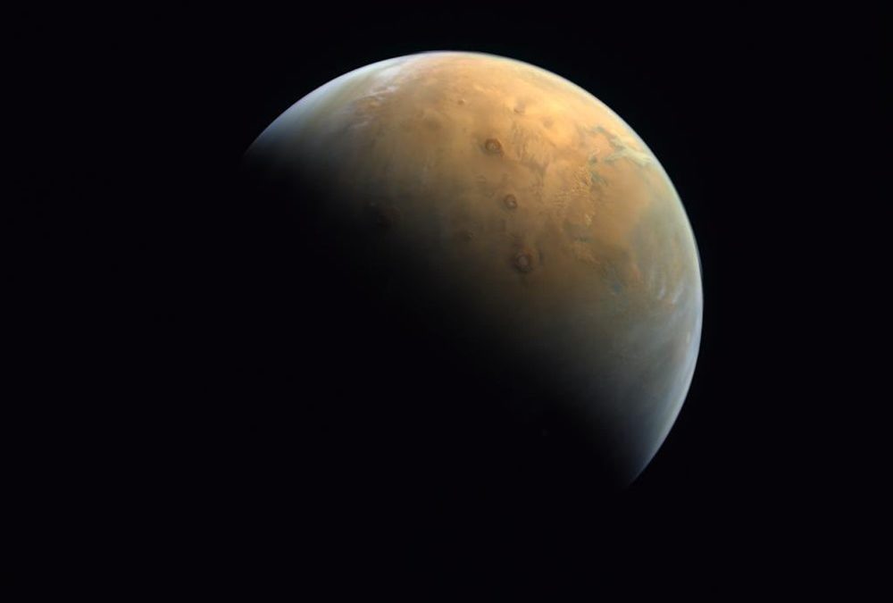 Première image de Mars par la sonde Hope des Émirats arabes unis
