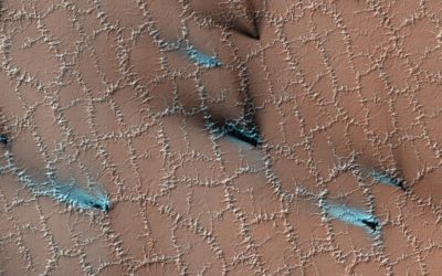 Le printemps sur Mars fait surgir de mystérieux polygones