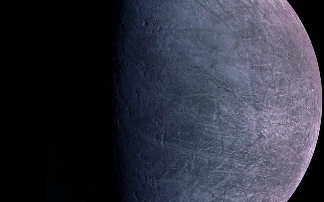 Un survol de la sonde Juno révèle une nouvelle image de la lune de Jupiter, Europe