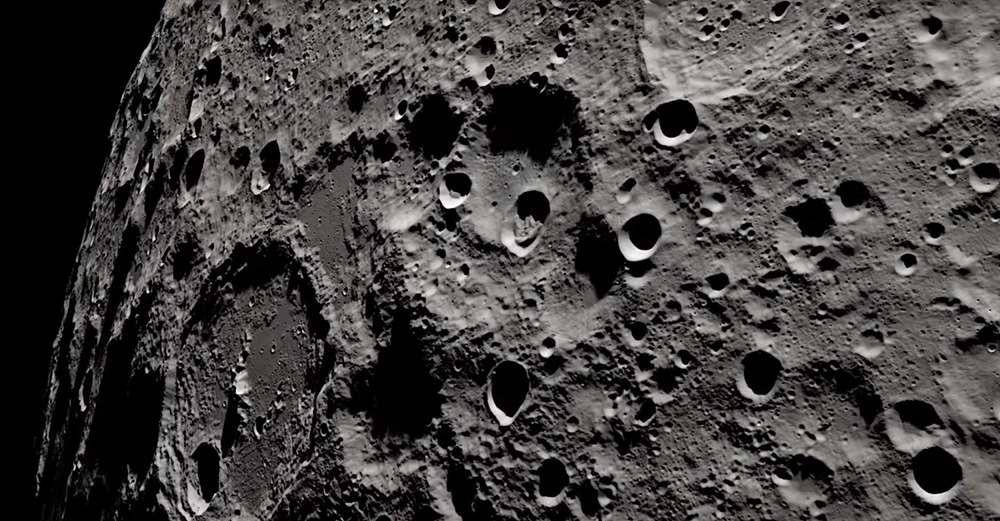 Une astromobile chinoise révèle des "structures" cachées à 300 mètres sous la face cachée de la Lune