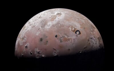 La sonde Juno dévoile de nouvelles vues rapprochées de la lune de Jupiter, Io, révélant son activité volcanique
